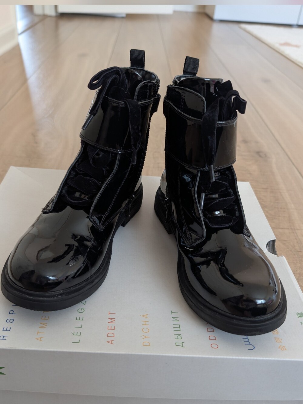 GEOX Girls Patent Eclair Boots  Size US 3 1/2, 35EU